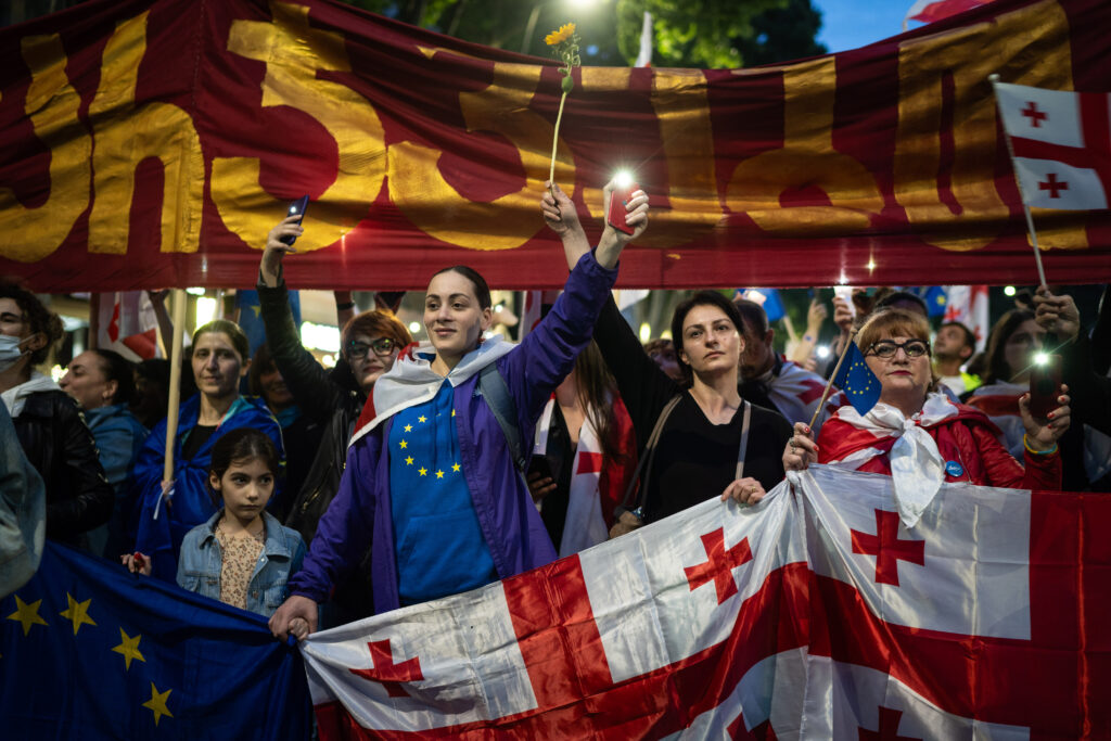 Manifestation contre la loi controversée sur "les agents étrangers" devant le parlement géorgien à Tbilissi, 26 mai 2024.